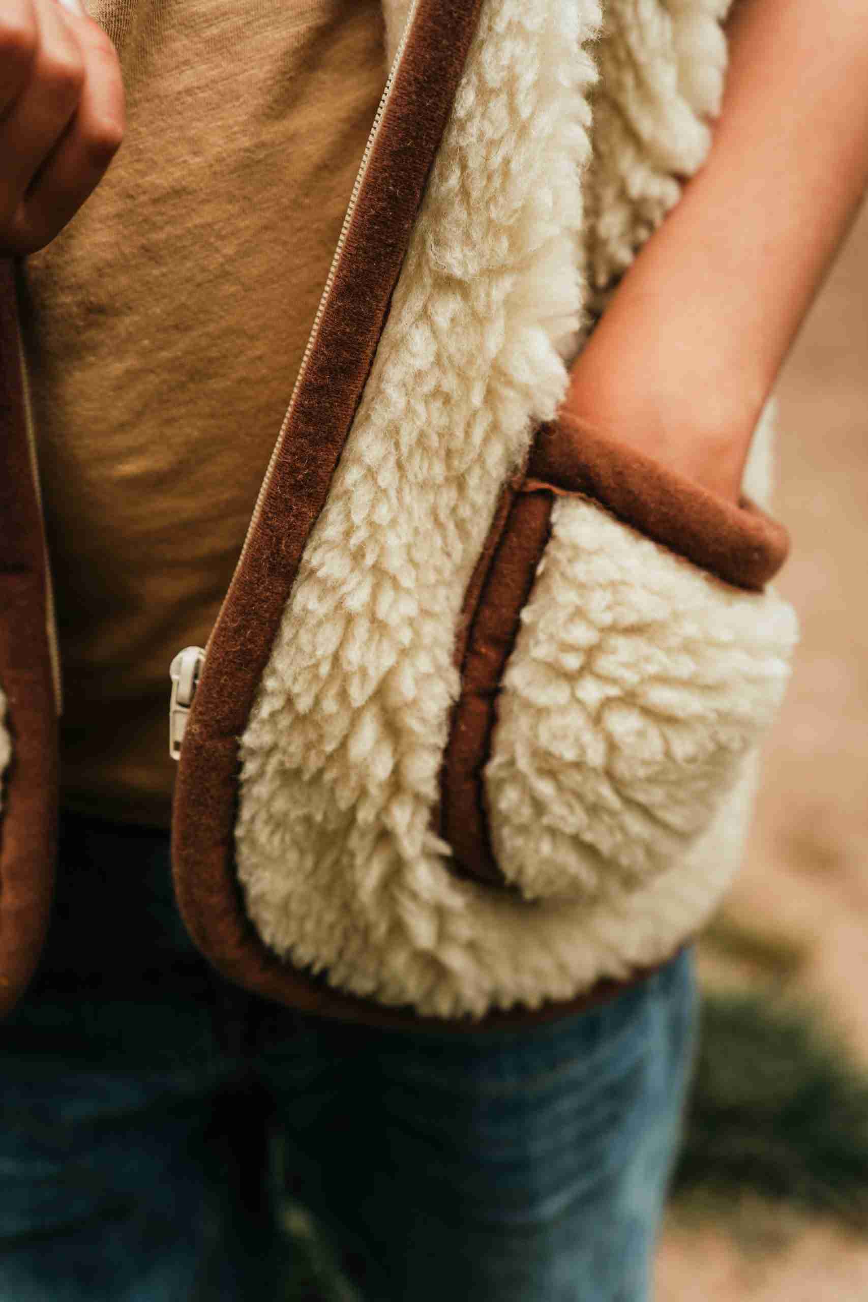 Wollen bodywarmer - Flat White met capuchon