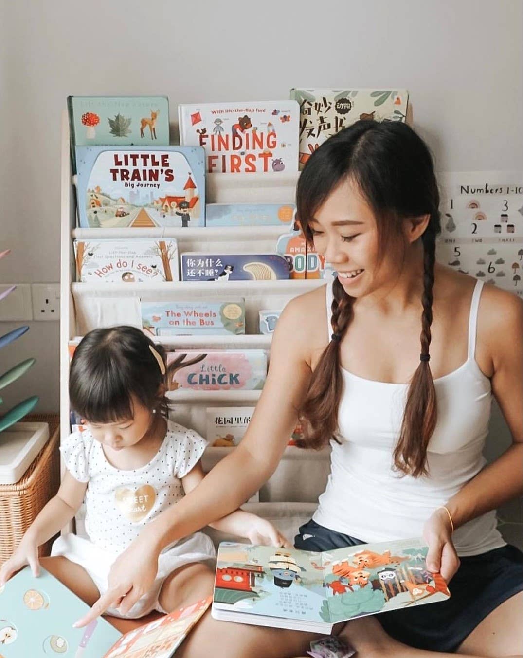 Ditty Bird Bilingual Book |  Chinese Kid's Songs 儿歌 USB-C