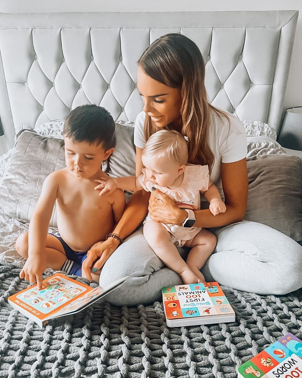 First 100 Words | Ditty Bird Book-Award Family Choice USB-C