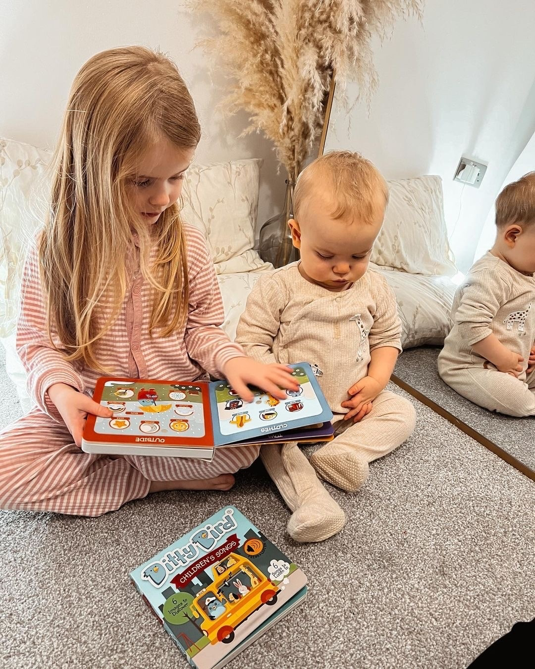 First 100 Words | Ditty Bird Book-Award Family Choice USB-C